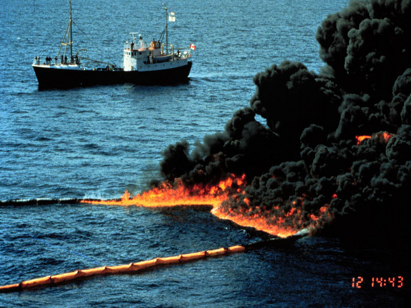Illustration for article titled Imagine This 600-Square-Mile Oil Slick... On Fire